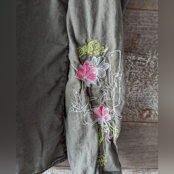 Unique Artful Dodger Embroidered Shirt - Picture 3 of 9